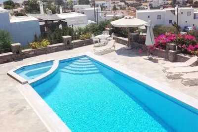 Image de Villa Pure White : 7 chambres, 16 couchages, vue sur la mer, Aspro Chorio