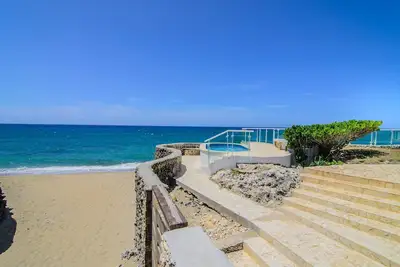 Image de Condo de luxe sur une plage de sable privée, avec piscine, A / C, Internet, télévision par câble