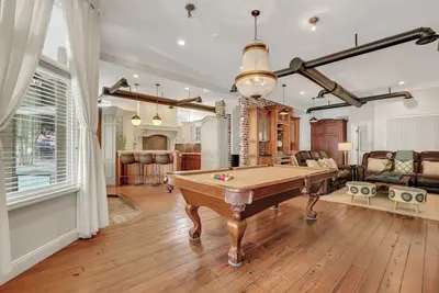 Image de Marcher partout | 16 personnes | Table de billard | Grands espaces ouverts | Du plaisir pour tous
