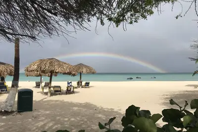 Image de Belle 2 chambres 2. 5 salles de bains nouvelle cuisine 5 minutes à pied de Eagle Beach