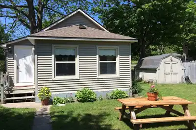 Image de Cozy Home Downtown Frankfort courte promenade de plage du lac Michigan