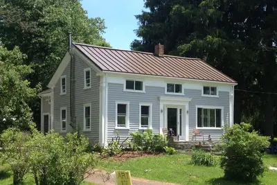 Image de Bear Hill Farm, Delhi Ny - Ferme restaurée de 1850 sur Winding Country Lane