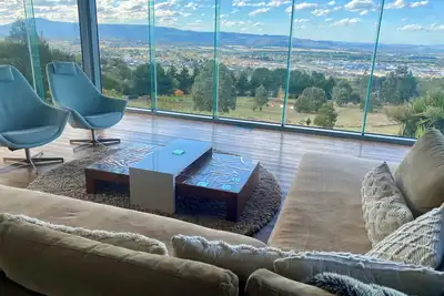 Image de Ferme moderne: Panoramique chaînes de montagnes Macedon / ville / baie + Linge Netflix Wifi
