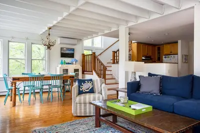 Image de Humble Abode - Cottage de charme près de Long Point Beach.