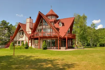 Image de Belle Lake House sur une grande péninsule privée