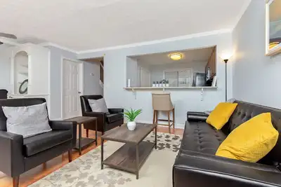 Image de Vie moderne à trois niveaux avec cinéma maison