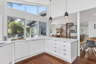 Image de Salt House - Maison de plage décontractée avec une touche de luxe