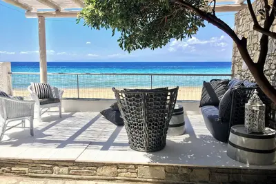 Image de Byblos Mare - La villa de luxe en bord de mer en Grèce.