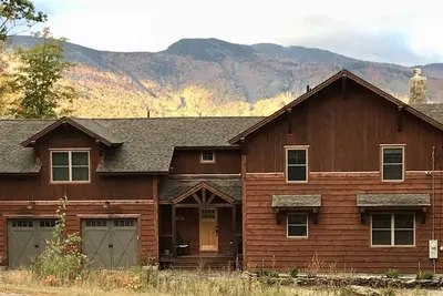 Image de Appalachian Lodge * Belle 6 chambres \/ 4. 5 Bath Home in Peaks Development