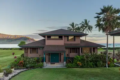 Image de Wilikoki - une maison 6br / 3ba en bord de mer sur la baie de Hanalei avec Wilikeiki