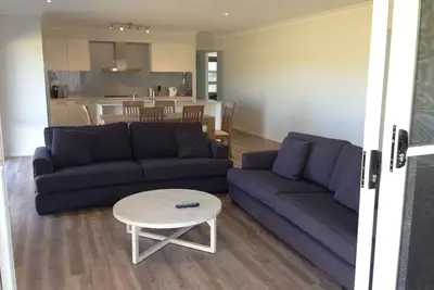 Image de Animaux acceptés, entièrement clôturé près de la nouvelle maison de vacances. Wi-Fi gratuit et Netflix