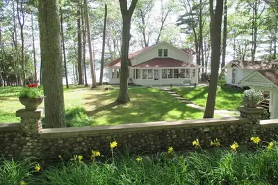 Image de Maison historique du lac Platte, 205 pieds au bord du lac, Ă 2 miles de Sleeping Bear Dune