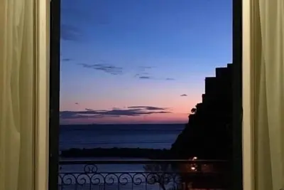 Monterosso 30 metresfrom the beach, wonderful sea view free wi- fi parking