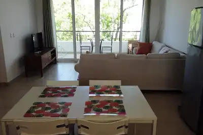 Image de Condo sur une plage de sable tranquille, avec piscine à débordement, A / C, barbecue, Wi-fi, près de tout