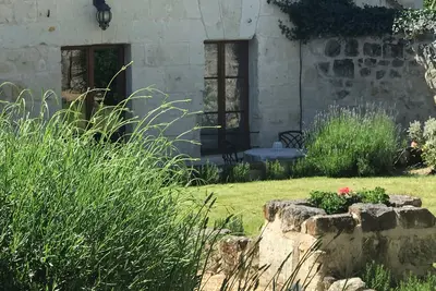 Image de Superbe Cottage Isolé avec Jacuzzi dans le magnifique village de Fontevraud