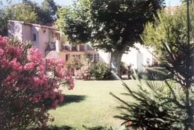 Image de Appartement 'Les lavandes' - Ferme provençale restaurée avec goût