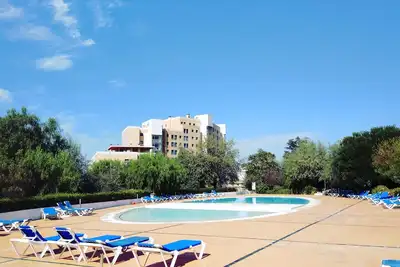 Image de Piscine ensoleillée (4pax) avec Parking Gratuit et jardin!