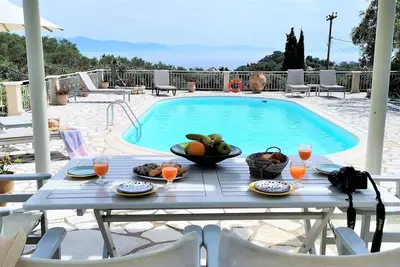 Image de Villa Costas -Roxi Bar Loggos - vue imprenable sur la mer, emplacement privé, immense piscine