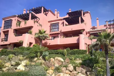 Image de Des vues à couper le souffle d'un appartement magnifique dans un emplacement classé par l'Unesco