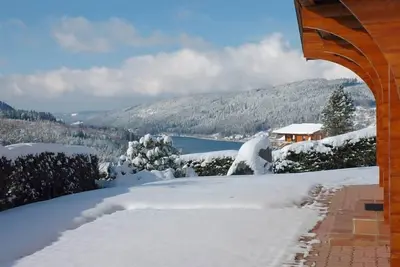 Image de Rénové en 2024, vue sur le lac, près des pistes, 4 *. \nVoir description.