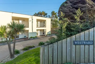 Image de 12 Westward Flats est un appartement bien présenté de deux chambres au premier étage.