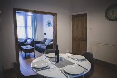 Image de Scarborough Center - Maison de 2 chambres avec parking et wifi, idéale pour les familles