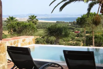 Image de Luxe, Isolé Villa Tarifa - 800m de la plage - des vues à couper le souffle