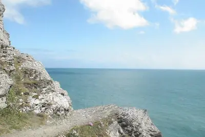 Image de Maison Confortable Avec Grand Jardin  A 500 M De La Plage