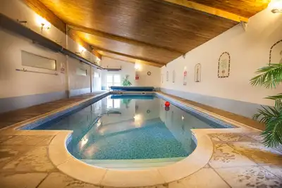 Image de Chalet primé par l'or - Piscine intérieure chauffée - Animaux acceptés