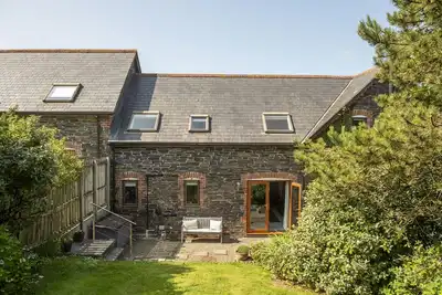 Image de Curlew's Cwtch est une maison de vacances à la fois confortable et contemporaine dotée de trois chambres.