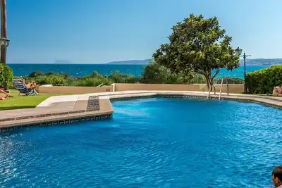 Cristo Beach - Élégant appartement avec A\/C, grande terrasse ensoleillée & WiFi