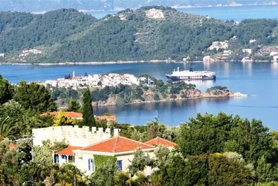 Image de Charmante villa sur Skiathos paisible, idéal pour 6-8; piscine, jardin, vue imprenable