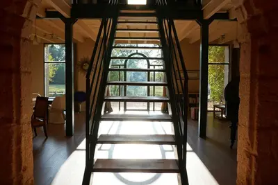 Image de Maison de caractère sous des platanes tricentenaires