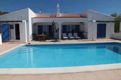 Image de \"Casa Fuschia\" Une belle villa avec piscine privée et vue mer imprenable!