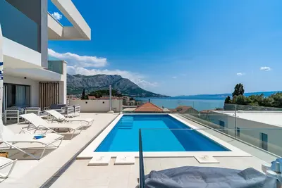 Image de Nouveau! Luxueuse villa Lapis - piscine chauffée, sauna, à 120m de la plage