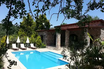 Image de Villa Amara est une maison de vacances en pierre confortable avec piscine privée sans vis à vis