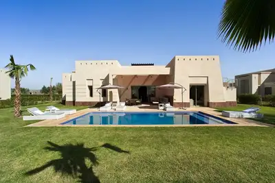 Image de Villa de luxe région de Marrakech avec piscine privée et 3 suites parentales.