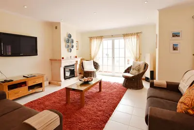 Image de Spacious Property with Sea View