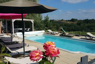 Image de Gîte pour 8 personnes avec piscine