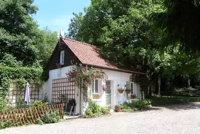 Image de Isolé Cottage, à proximité du marché d'Hesdin Avec WiFi Avalible.