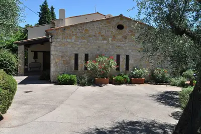 Image de Une spacieuse, belle villa bénéficiant d'un grand jardin et de superbes vues