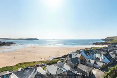 Image de Mer Maison, grand salon ouvre sur la pelouse élevée. 2 minutes à pied de la plage