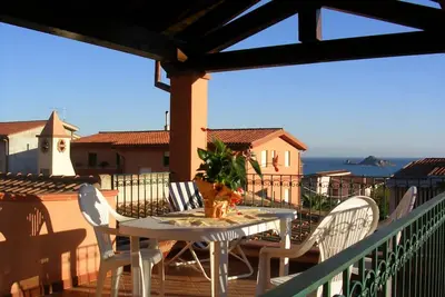 Image de Villa avec vue imprenable sur la mer, à 500 mètres de la plage et les falaises