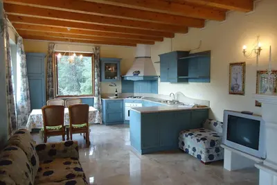 Image de grand appartement avec de superbes vues dans un endroit calme, à 200m du lac, jusqu'à 5 personnes.