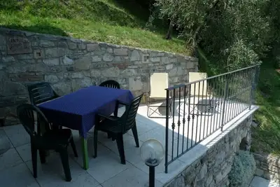 Image de Belle Rustico avec terrasse et jardin pour 4-6 personnes avec vue sur le lac