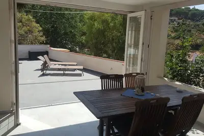 Image de Charmant appartement longue distance Ă seulement 3 minutes Ă pied de la plage de sable