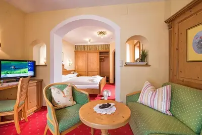 Image de Suite Junior \"Gastein\" avec douche od. Salle de bain, toilette - Römerhof, hôtel de campagne