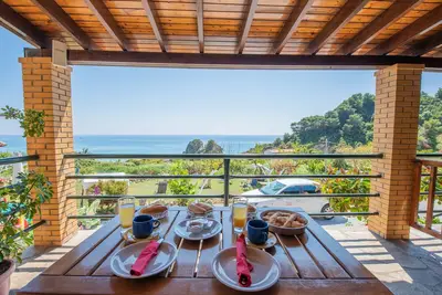 Image de studio confortable, plage de pelekas, à 40 mètres de la plage, arc en ciel