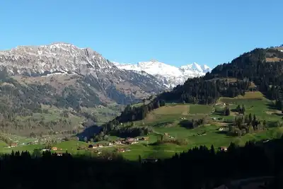 Appartement non-fumeur lumineux, calme et bien meublé avec une vue fantastique