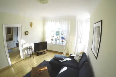 Image de ancien appartement entièrement rénové dans un style maison de ville classée près Elbradweg